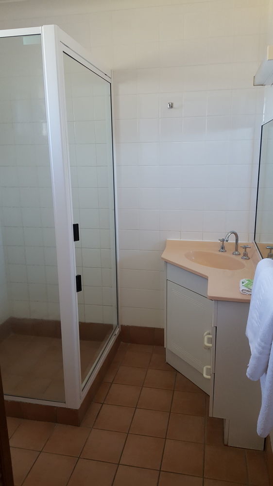 טאמוורת' Almond Inn מראה חיצוני תמונה
