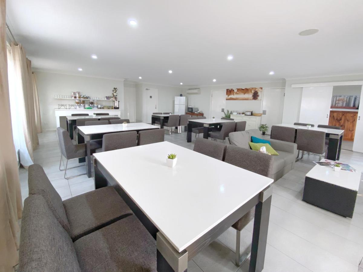 טאמוורת' Almond Inn מראה חיצוני תמונה