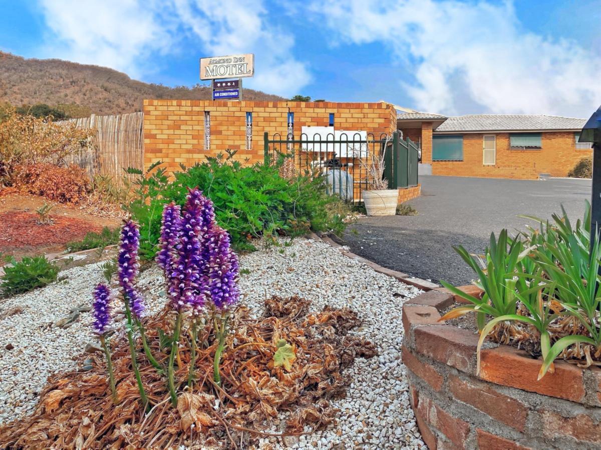 טאמוורת' Almond Inn מראה חיצוני תמונה