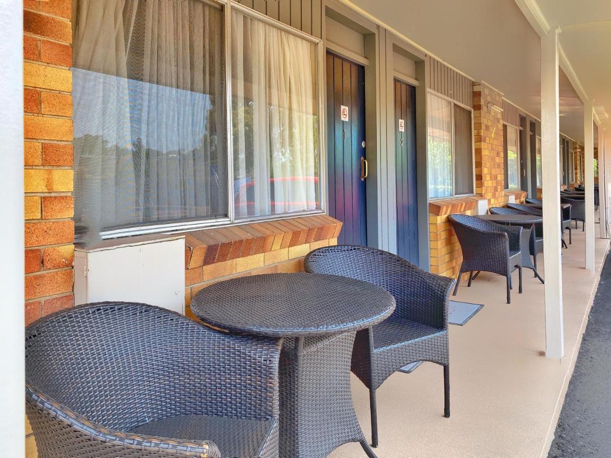 טאמוורת' Almond Inn מראה חיצוני תמונה